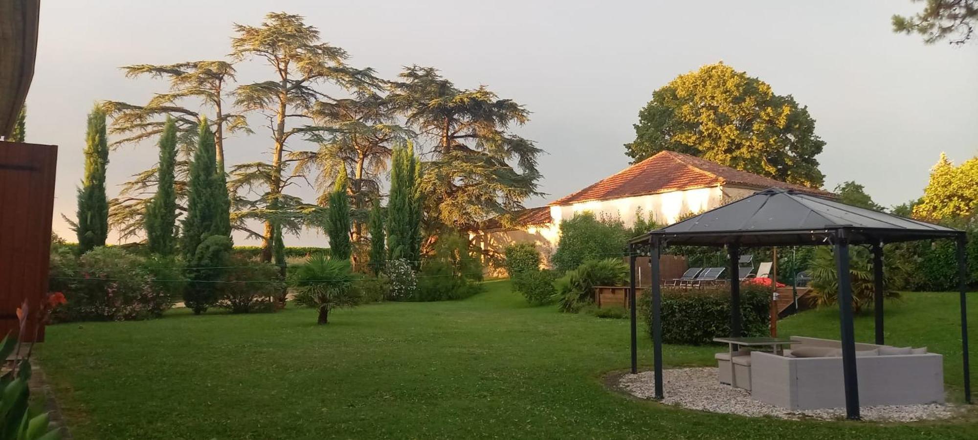 La Metairie Du Clos Saint Louis Монреал Екстериор снимка